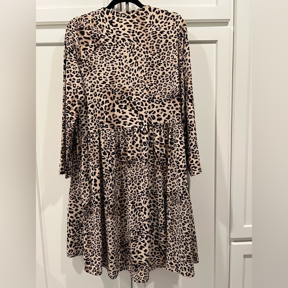 Women’s Leopard Stretchy Knit Dress. Long sleeve. Size Large. - Picture 7 of 11